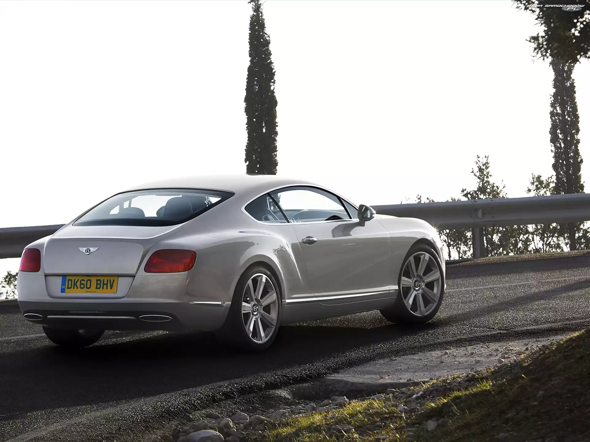 Boczne, Bentley Continental GT, Przetłoczenia